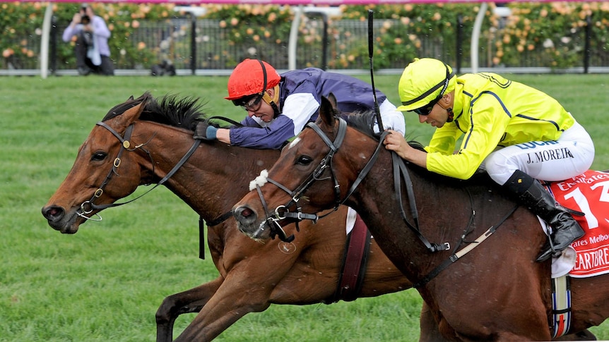 Almandin beats Heartbreak City to win Melbourne Cup