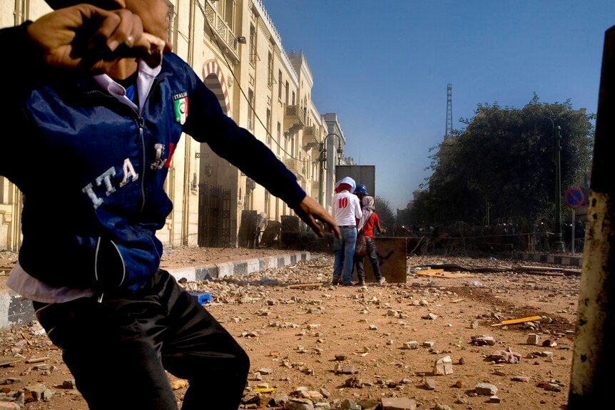 Egyptian anti-government protesters clash with security forces during street battles in Cairo