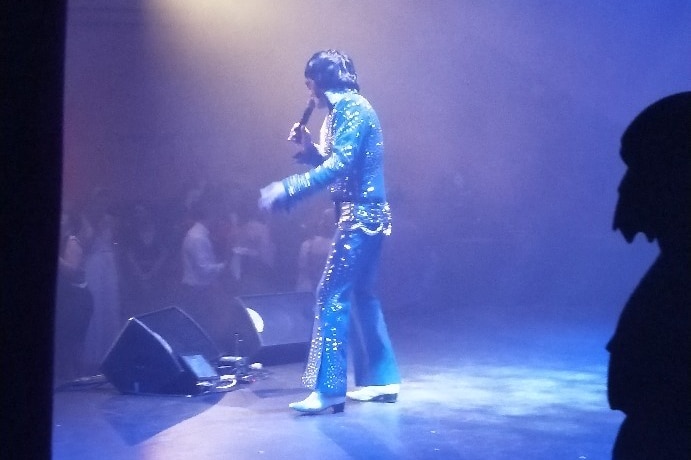 Rod Toovey Elvis tribute performer viewed from backstage