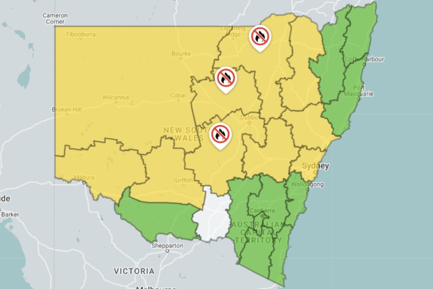 A map of NSW showing areas of high fire danger ratings across western New South Wales and several total fire bans.