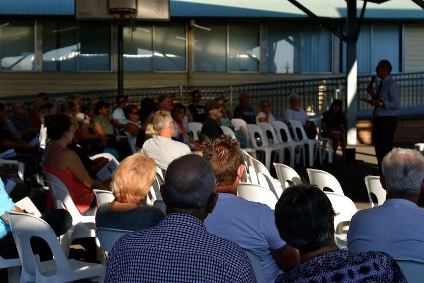 Residents meet to discuss lead contamination at Lake Macquarie