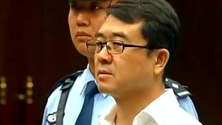 Former police chief Wang Lijun (R) faces the court during his trial in Chengdu.