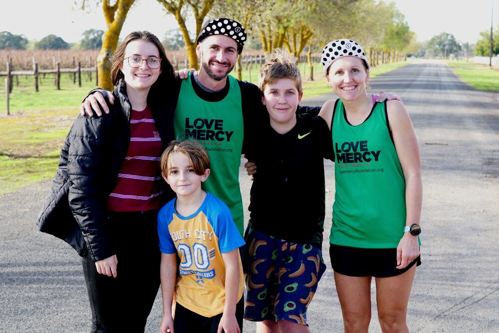 Young parents break world record by running half marathon every day for 77 days ABC News