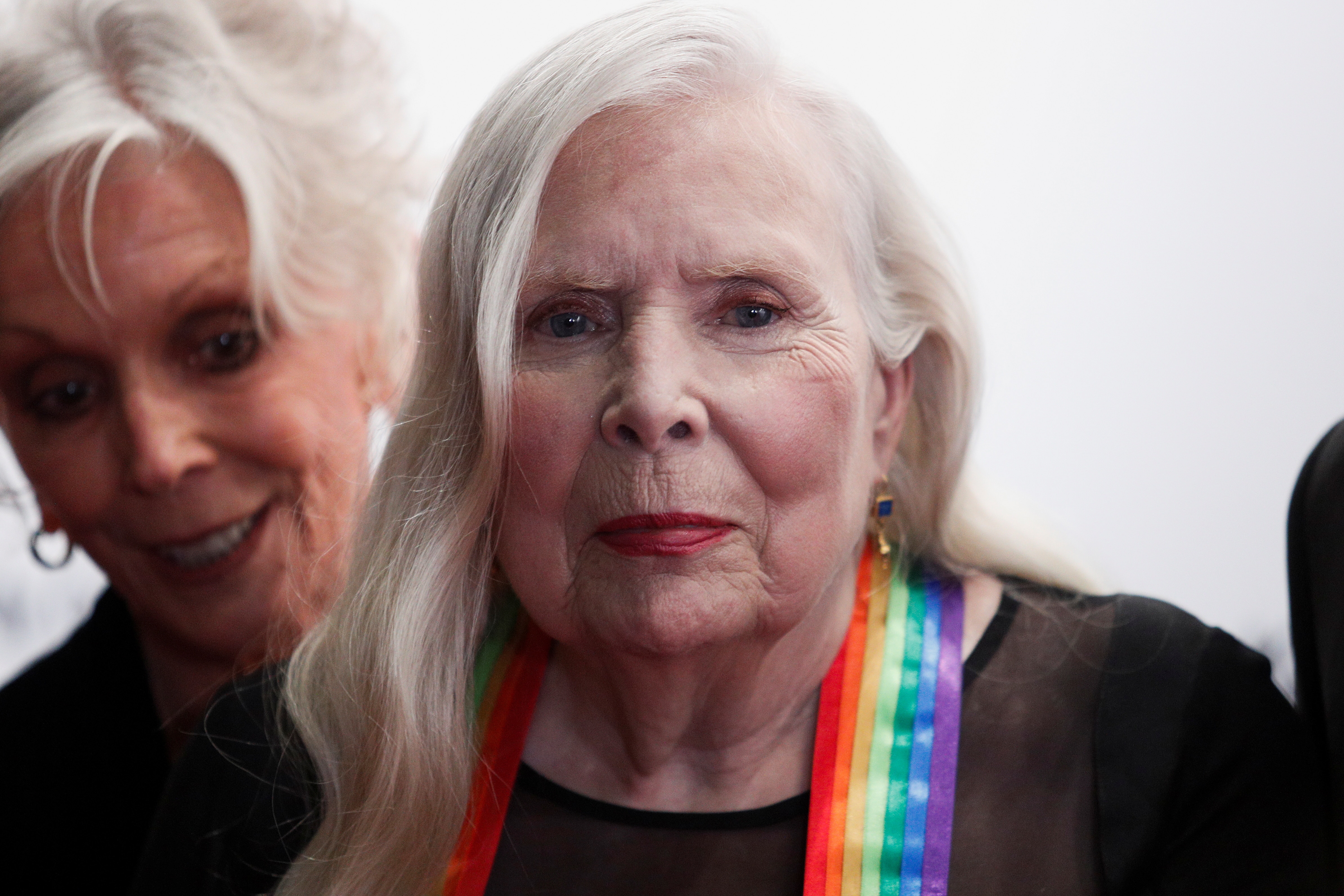 Joni Mitchell to remove songs from Spotify in solidarity with Neil