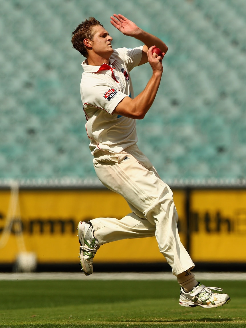 Mennie bowls to Bushrangers