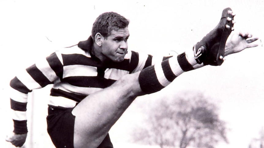 Graham 'Polly' Farmer of the Geelong Cats VFL club kicks a ball in Melbourne. (Photo by Getty Images) January 1, 1960.