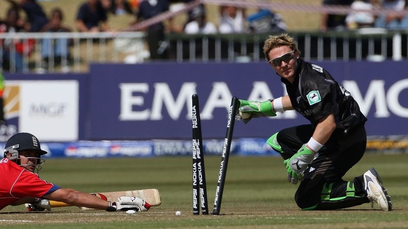 Owais Shah and Brendon McCullum look to the umpire.