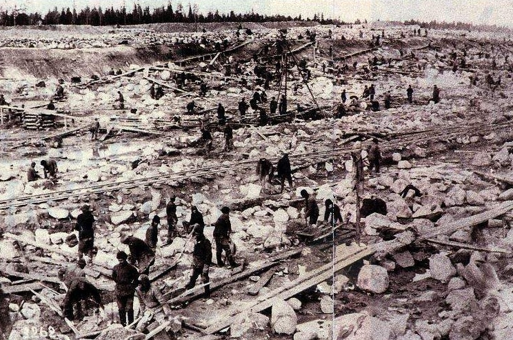 Prisoners from the Belomorkanal gulag building a railroad in 1932.