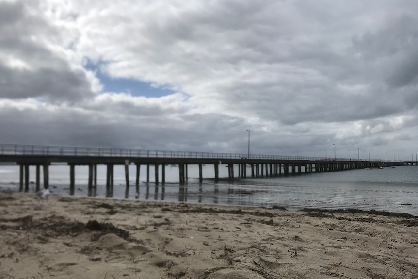 Grey and cloudy skies above Flinders Jetty.