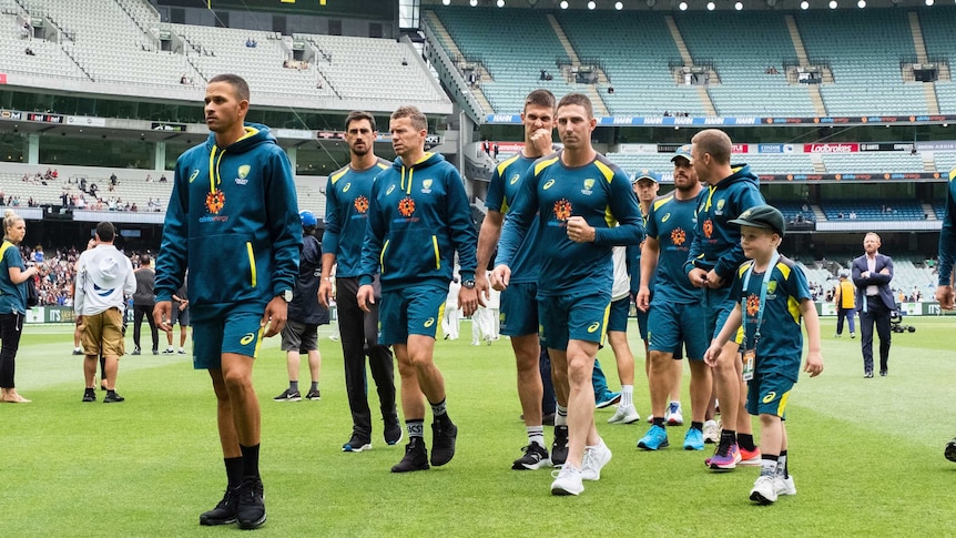 Usman Khawaja, Mitchell Starc, Peter Siddle, Mitchell Marsh, Shaun Marsh and Aaron Finch walk off the field after losing.