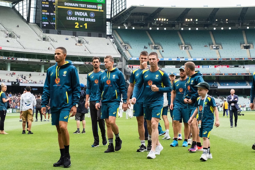 Usman Khawaja, Mitchell Starc, Peter Siddle, Mitchell Marsh, Shaun Marsh and Aaron Finch walk off the field after losing.