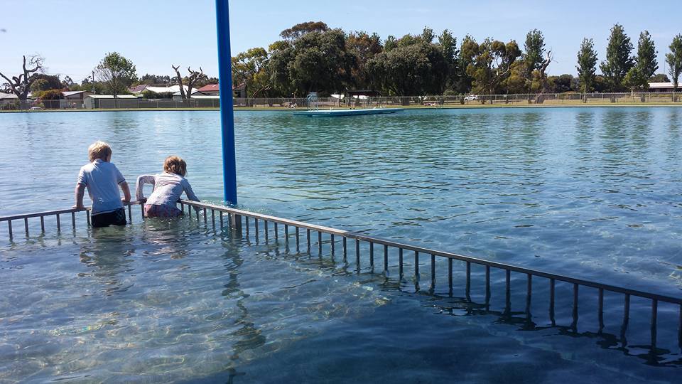 Millicent Swimming Lake could stay closed over summer because of undetected water leak ABC News