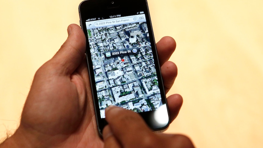 A person uses the map function on the iPhone 5.