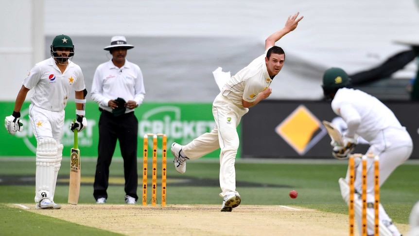 Pakistan's Azhar Ali (L) watches as Australia's Josh Hazlewood (C) bowls to Mohammad Amir at the MCG.