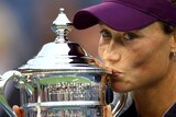 Samantha Stosur kisses the US Open trophy