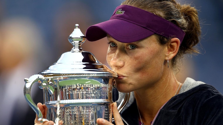 Samantha Stosur kisses the US Open trophy