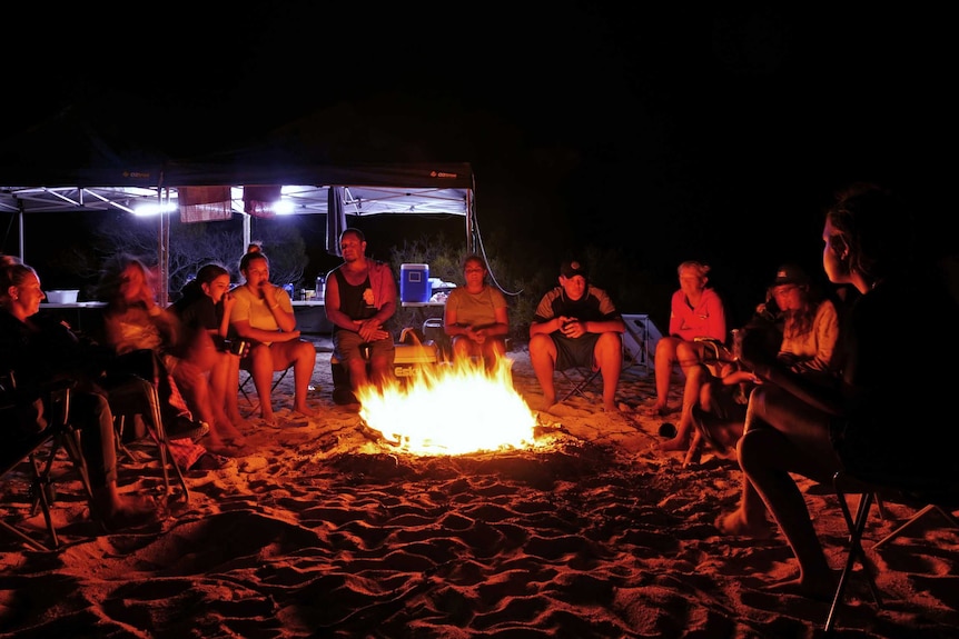 Yamatji girls gathered around a campfire.