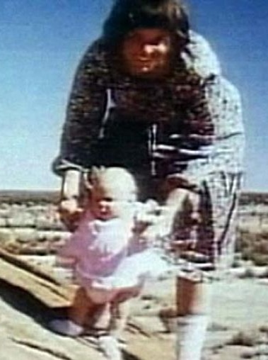 Lindy Chamberlain with Azaria at Uluru in 1980