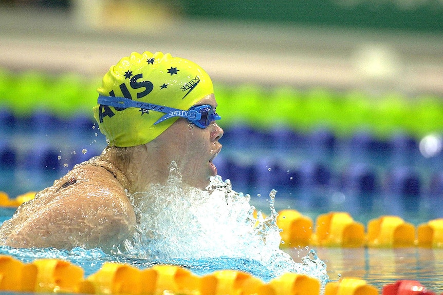 Amanda Fraser swimming in the 200m medley at 2000 Paralympic Games