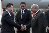 Xi Jinping shakes hands with Fijian Prime Minister Josaia Voreqe Bainimarama