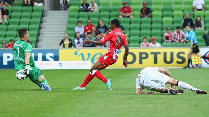 Melbourne Heart's Golgol Mebrahtu scores the winning goal over Perth Glory at AAMI Park.