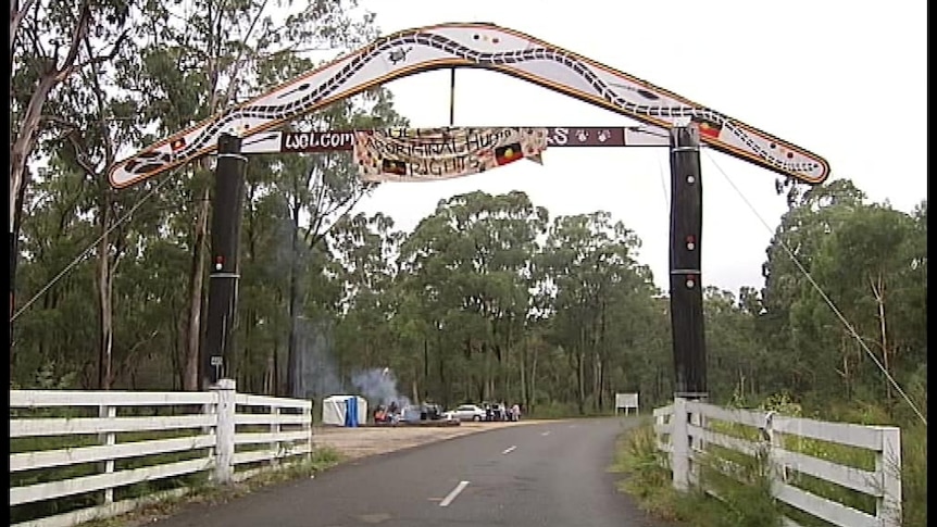 Blockade continues over land dispute