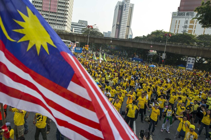 Malaysian anti-Najib protesters gather for second day