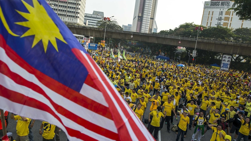 Malaysian anti-Najib protesters gather for second day