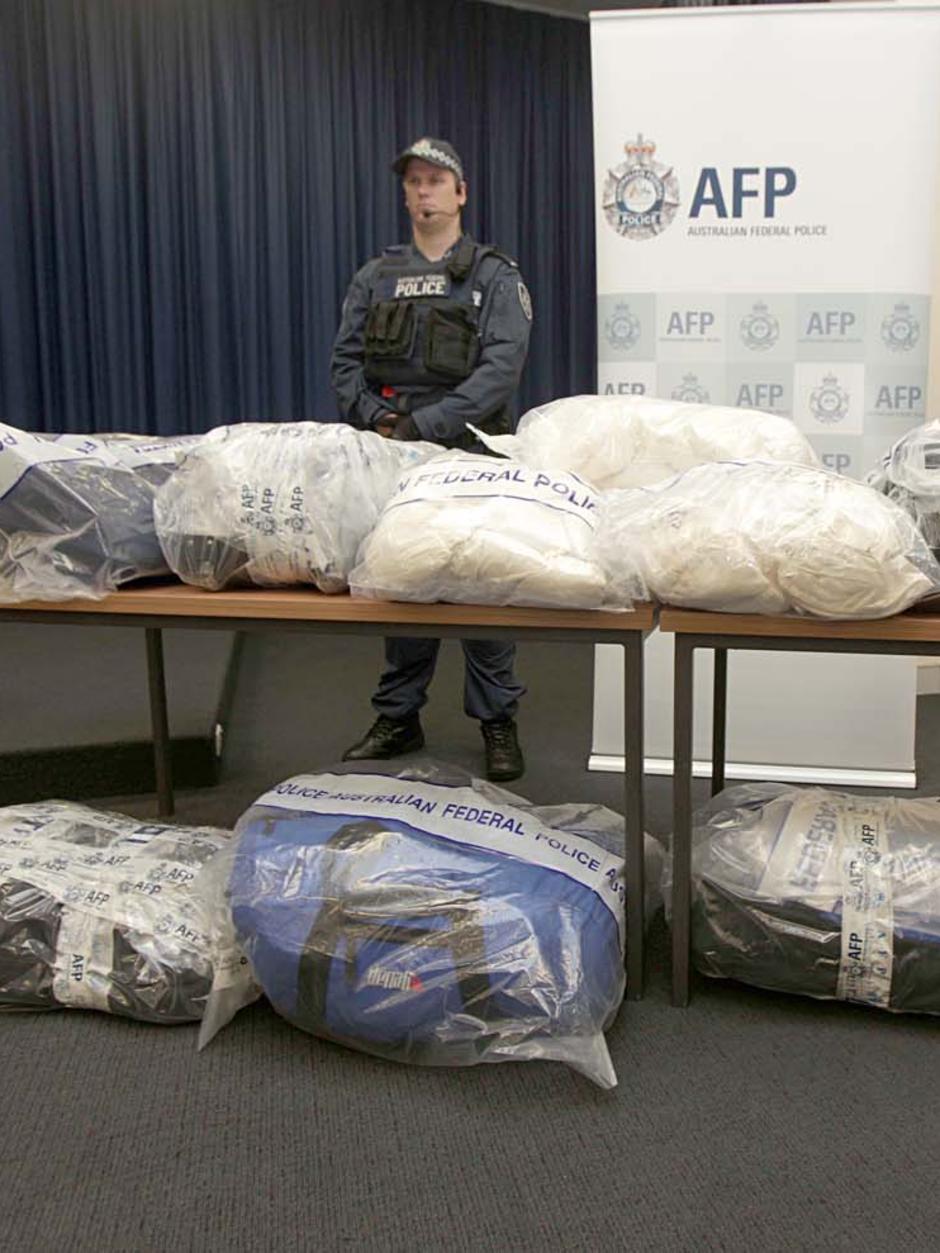 Federal police make million dollar drug bust in Sydney's west - ABC News