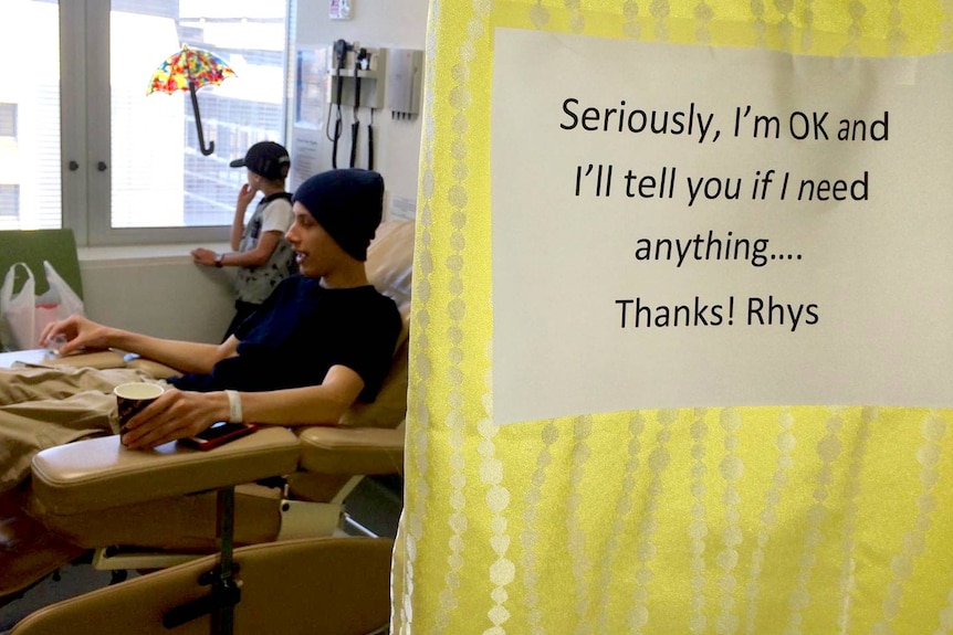 A note at the entrance to a hospital room.