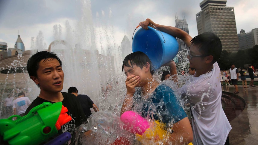 Shanghai swelters through heatwave