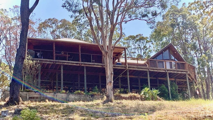 The holiday house where Tracey Corbin-Matchett's family was staying in Tarbuck Bay. It is surrounded by bush and made of wood.