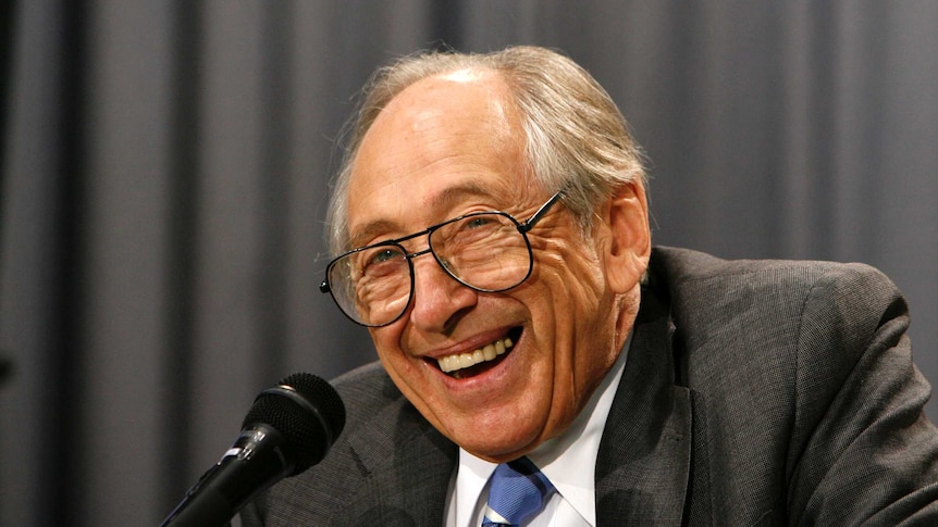 Author and futurist Alvin Toffler delivers a speech to South Korean high school students.