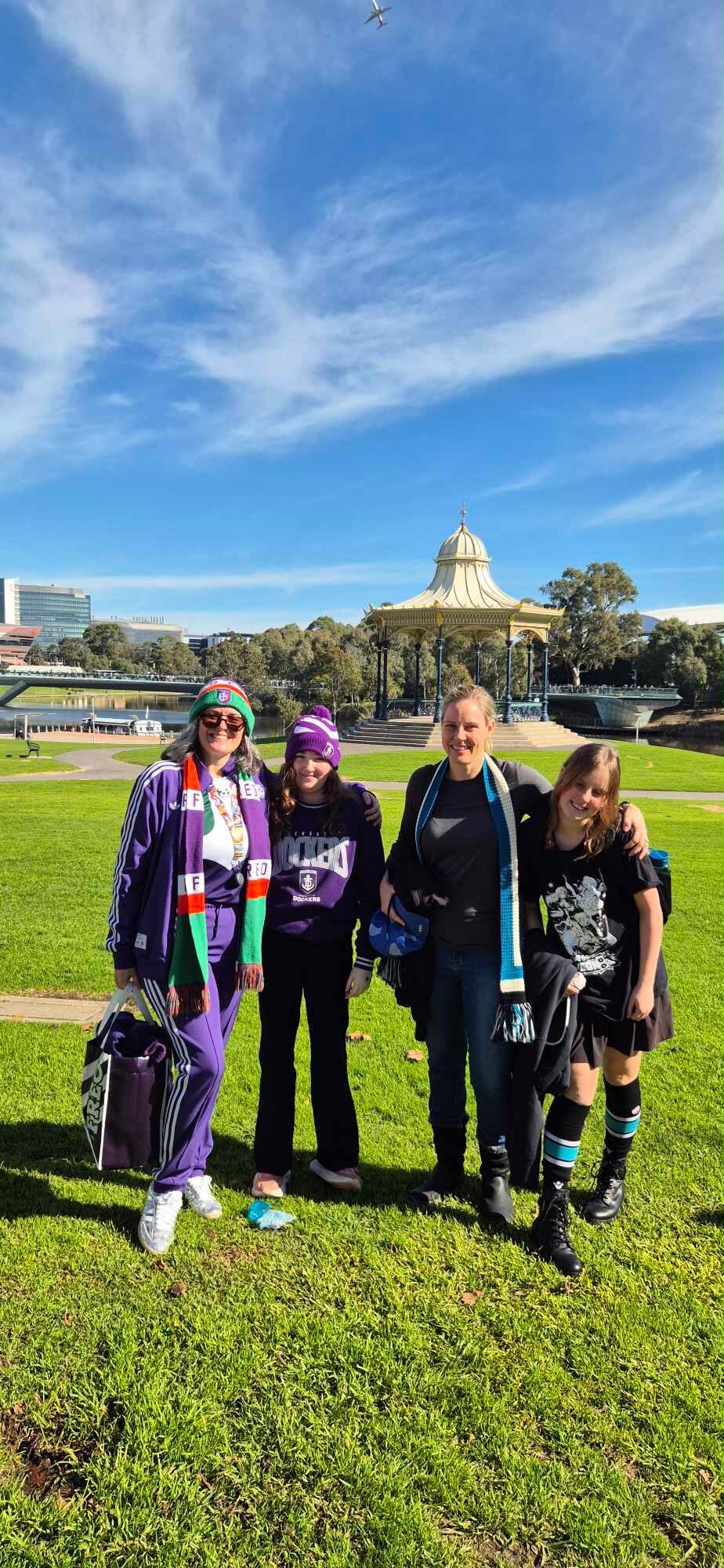 Adelaide Dockers fan requires heart monitor before AFL Grand Final - ABC News & Headlines – Australian Broadcasting Corporation