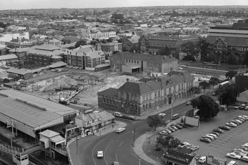 Building the Art Gallery of Western Australia in Roe Street, Perth, April 1977.
