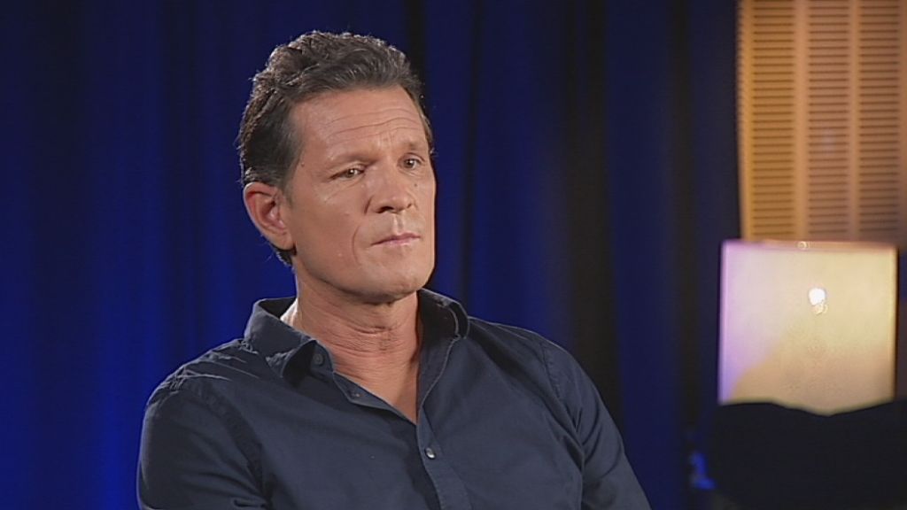 Mr Harcourt-Cooze on the power of chocolate: One Plus One - ABC News