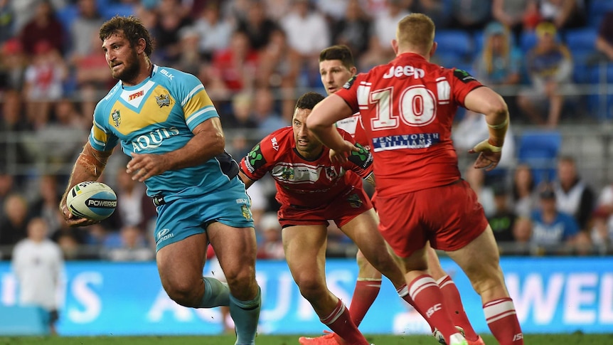Dave Taylor runs against the Dragons
