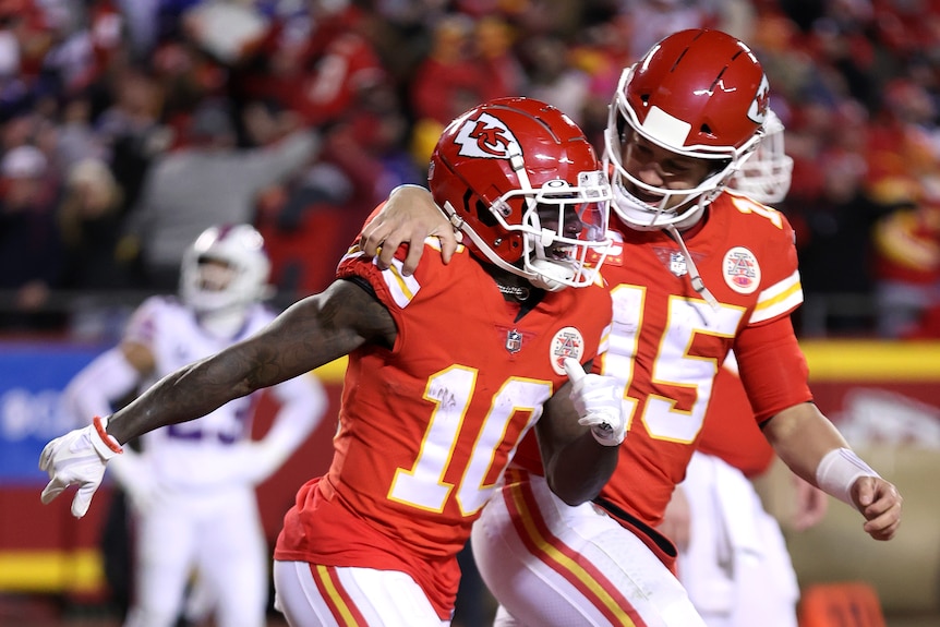 Tyreek Hill and Patrick Mahomes run away arm in arm