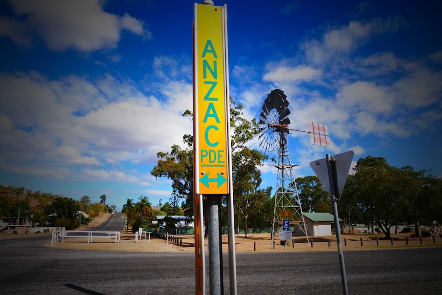 Gayndah's council has changed the town's street signs from horizontal to vertical after ongoing issues with vandalism.