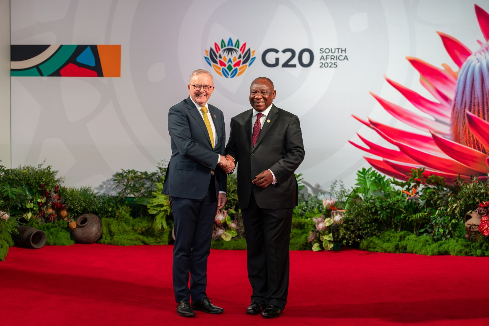 South African President Cyril Ramaphosa shakes Australian Prime Minister Anthony Albanese's hand.