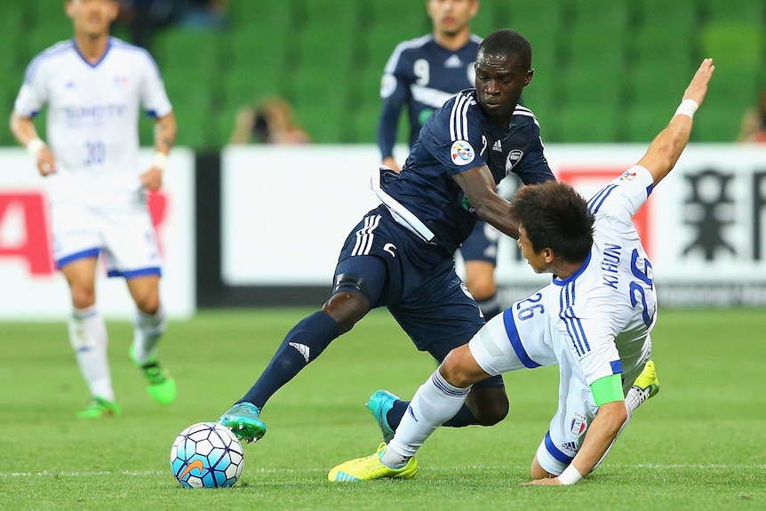 Melbourne Victory's Jason Geria makes a play against the Suwon Bluewings