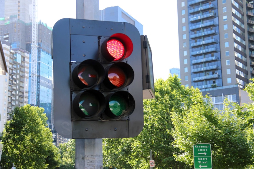 A traffic light on Southbank Boulevard in Melbourne.