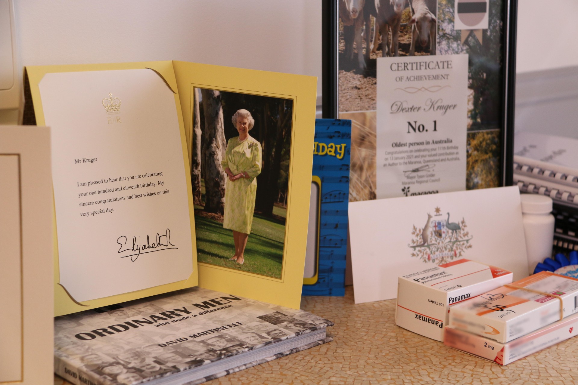 现年111岁克鲁格先生还接到了来自女王伊丽莎白二世的贺信