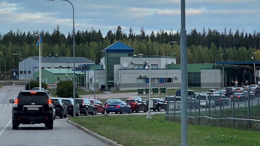 Cars queue to enter Russian-Finnish border checkpoint.