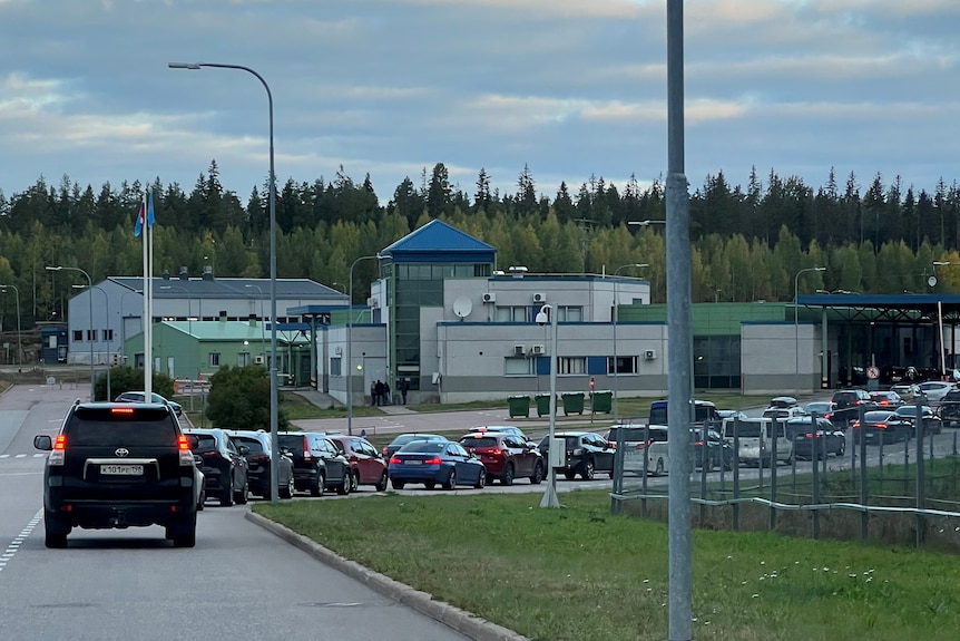 Cars queue to enter Russian-Finnish border checkpoint.