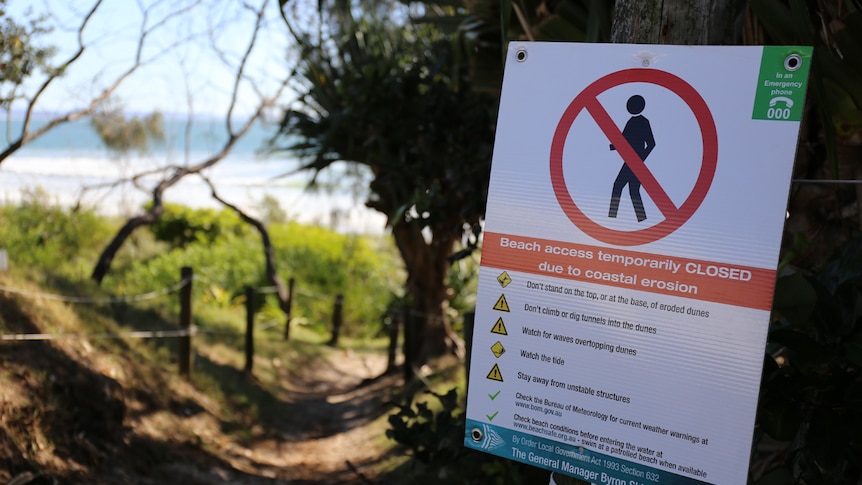 Sign reading 'beach access closed' due to erosion in Byron Bay