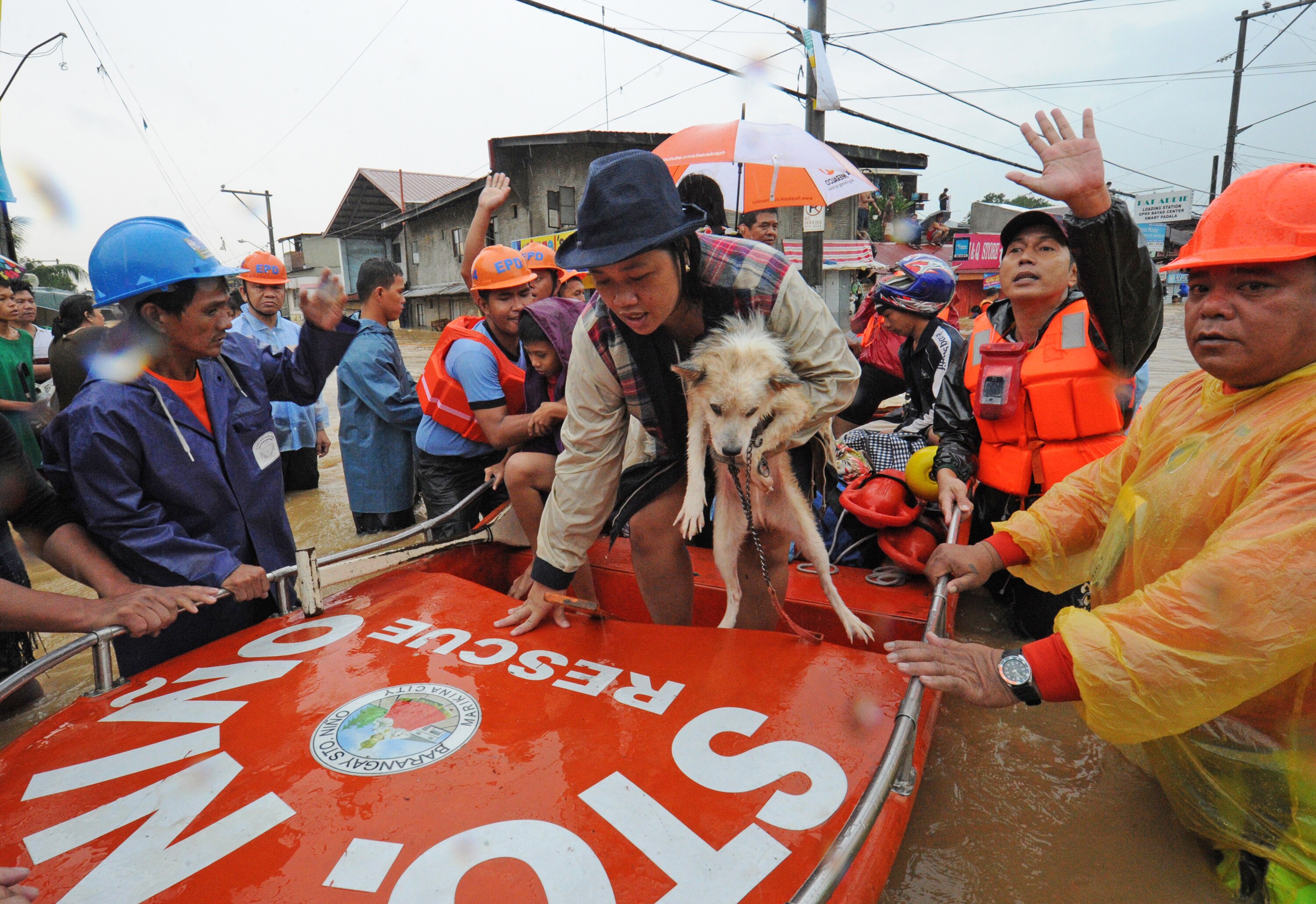 Flood rescue effort underway in Philippines - ABC News