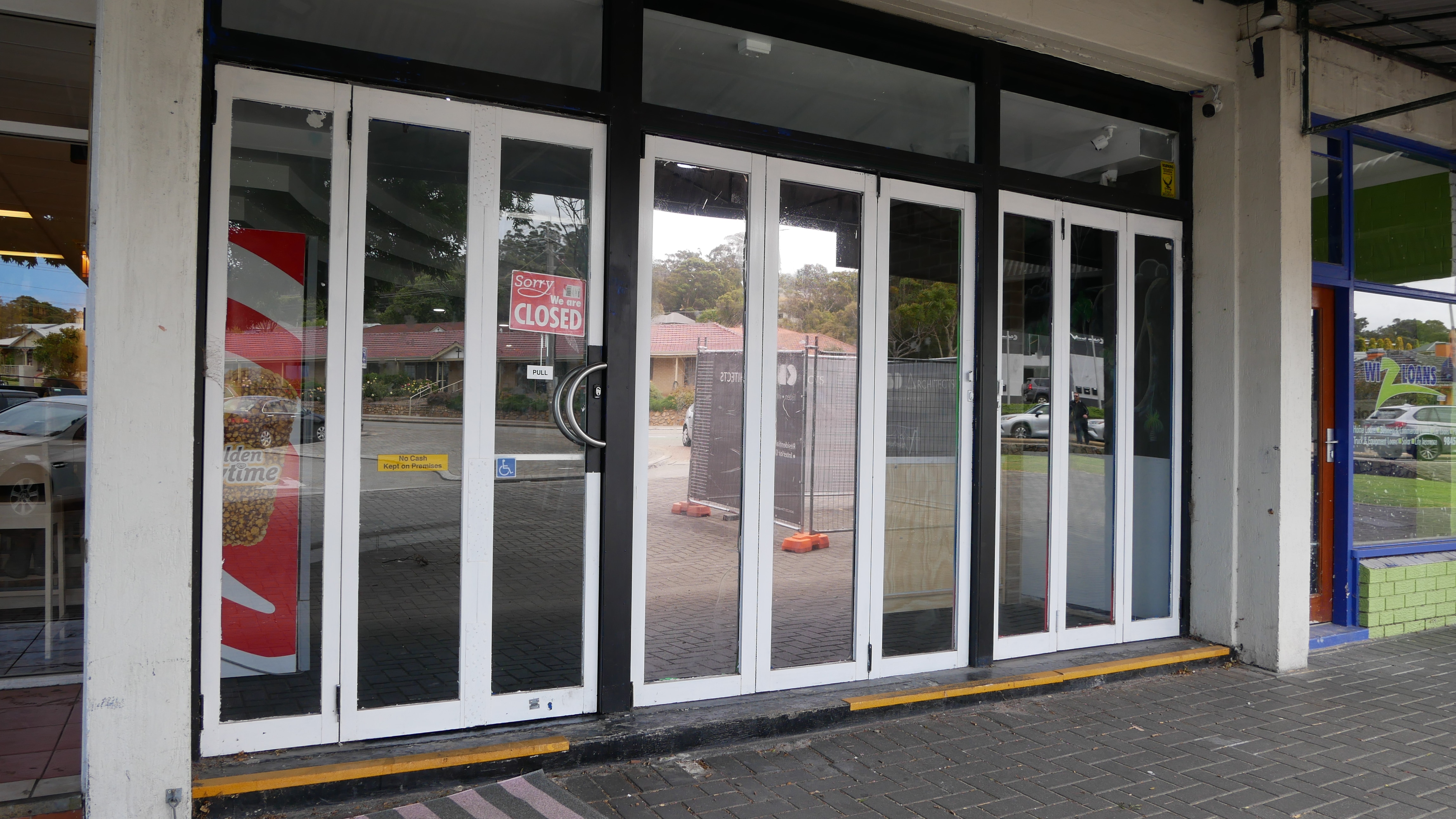 A shop front with a closed sign