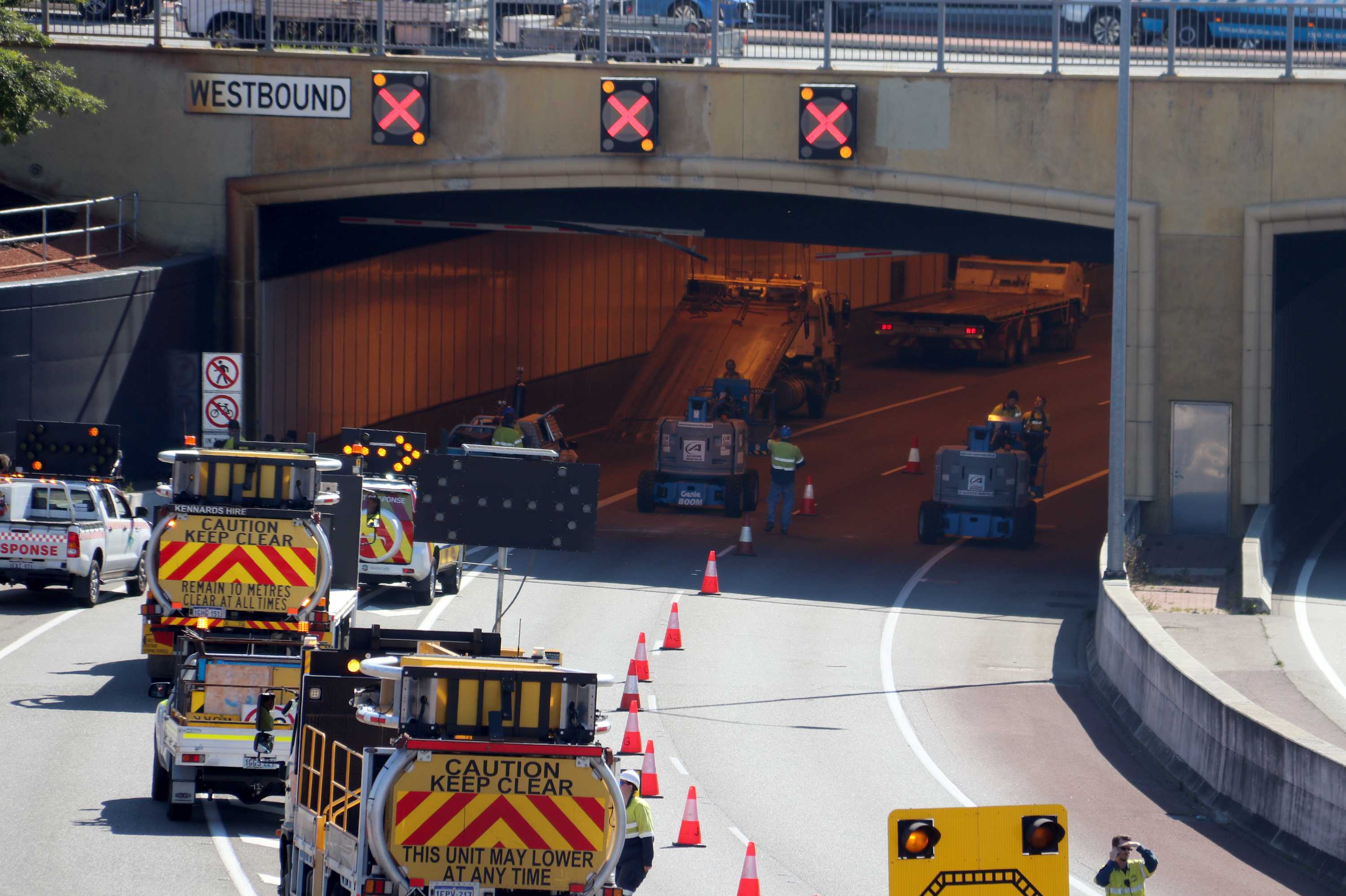 Northbridge tunnel damaged by truck, Main Roads to pursue driver for cost of repairs ABC News