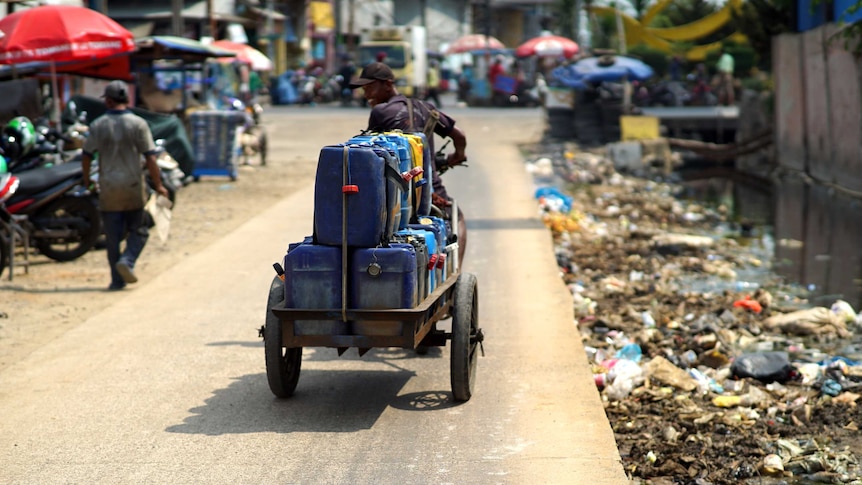 Transporting fresh water in Jakarta